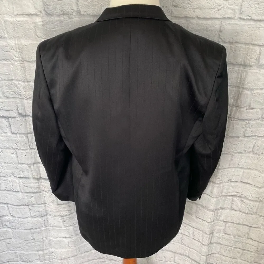 Zandello 2 piece pinstripe suit w/button front jacket 46R cuffed pants 40R black